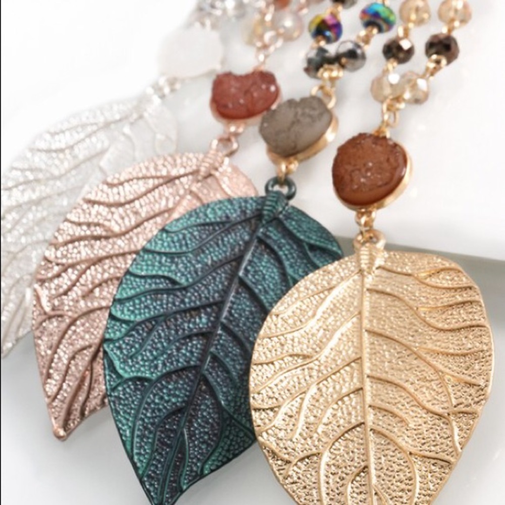 Dainty Necklace Leaf Pendant charm Long chain - Picture 6 of 6